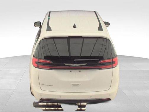 2025 Chrysler Pacifica L