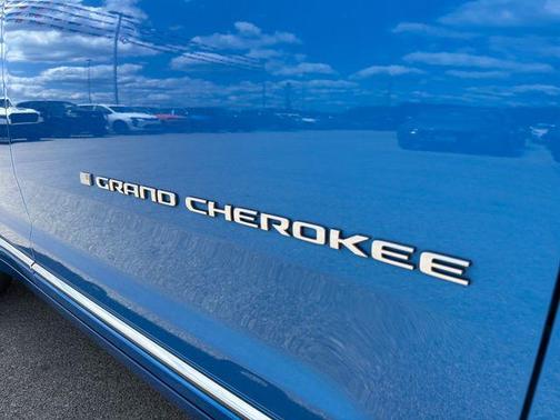 Hydro Blue Pearlcoat 2023 Jeep Grand Cherokee Summit
