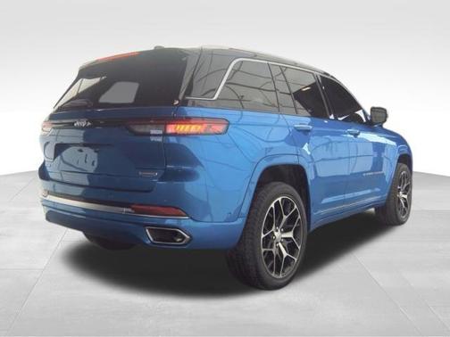 Hydro Blue Pearlcoat 2023 Jeep Grand Cherokee Summit