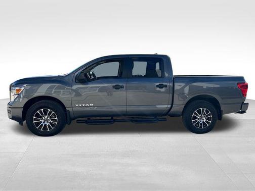 2023 Nissan Titan SV