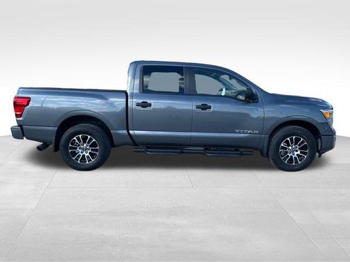 2023 Nissan Titan SV