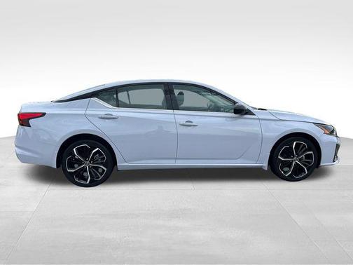 2025 Nissan Altima SR AWD