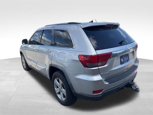 Bright Silver Metallic Clearcoat 2011 Jeep Grand Cherokee Laredo