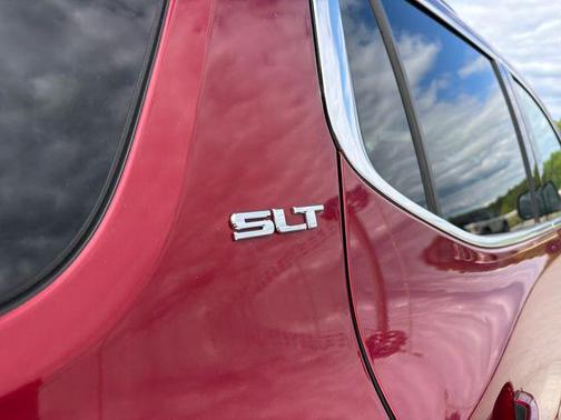 Red Quartz Tintcoat 2019 GMC Acadia SLT-2