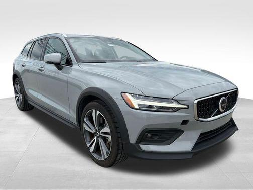 Vapour Gray Metallic 2025 Volvo V60 Cross Country Plus, B5 AWD Gas (mild hybrid)