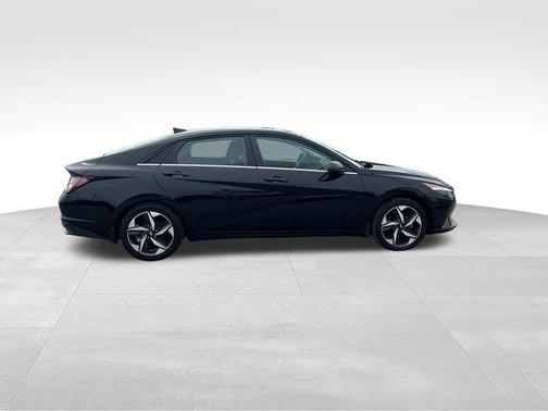 2022 Hyundai ELANTRA Limited