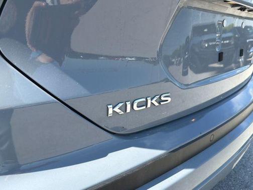 Gray/Super Black 2023 Nissan Kicks SR