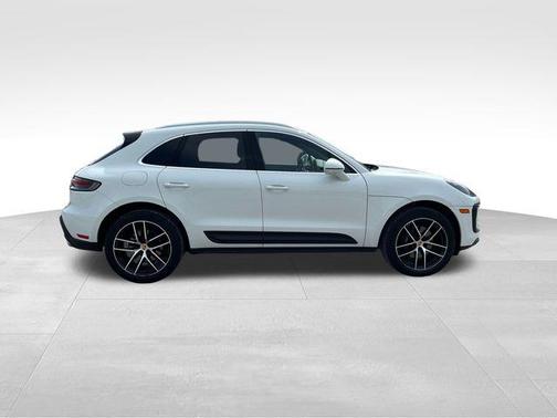 2023 Porsche Macan Base