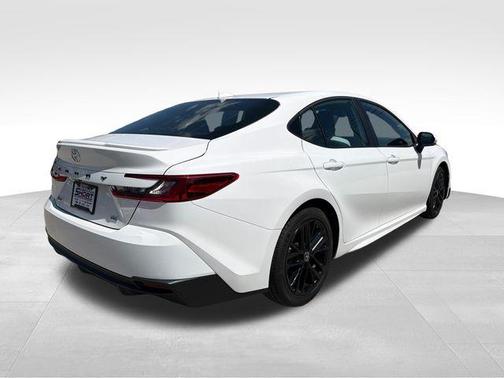 Ice 2025 Toyota Camry SE