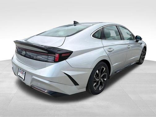 Aero Silver 2025 Hyundai SONATA SEL