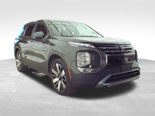 Graphite Gray 2025 Mitsubishi Outlander SE S-AWC