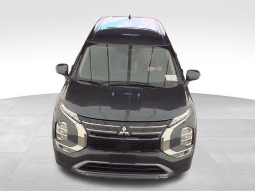 Graphite Gray 2025 Mitsubishi Outlander SE S-AWC