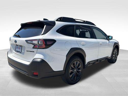 Crystal White Pearl 2025 Subaru Outback Onyx Edition