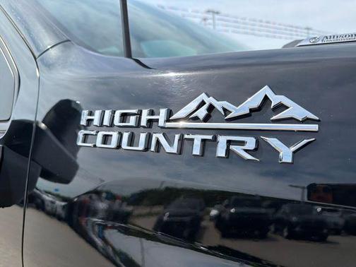 Mosaic Black Metallic 2022 Chevrolet Silverado 2500 High Country