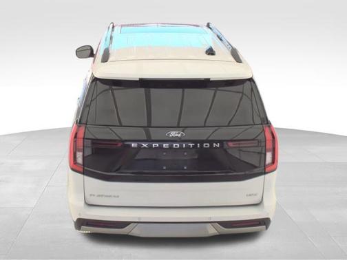 Oxford White 2025 Ford Expedition Max Platinum