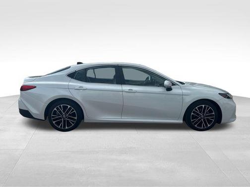 Pearl 2025 Toyota Camry XLE