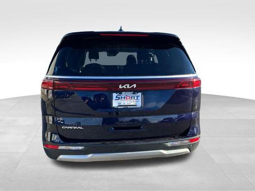 2024 Kia Carnival LX