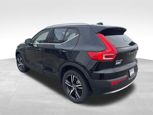 2024 Volvo XC40 B5 Core