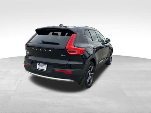 2024 Volvo XC40 B5 Core
