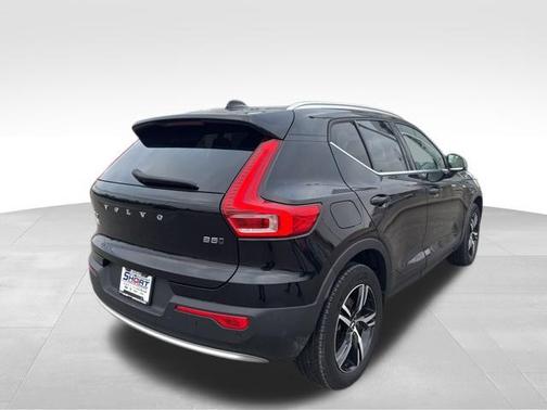 2024 Volvo XC40 B5 Core