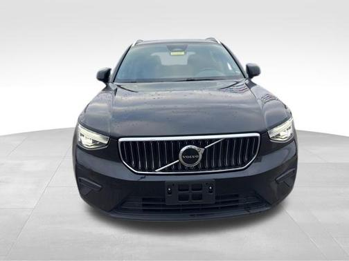 2024 Volvo XC40 B5 Core