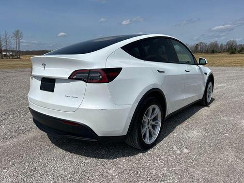 2022 Tesla Model Y Long Range Dual Motor All-Wheel Drive