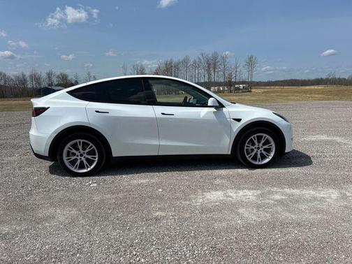 2022 Tesla Model Y Long Range Dual Motor All-Wheel Drive