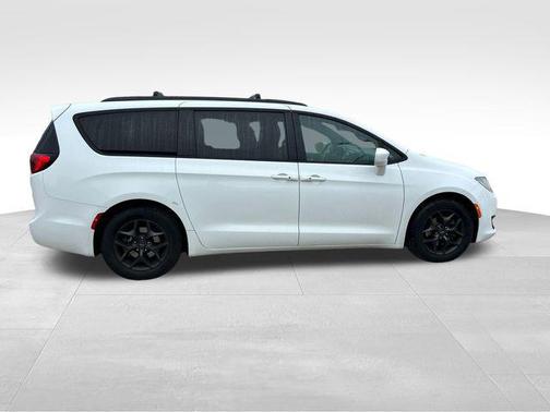 2018 Chrysler Pacifica Touring-L Plus