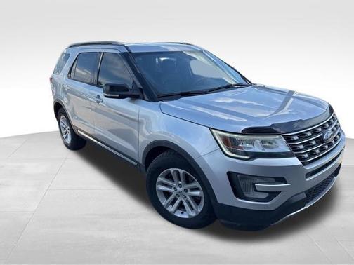 Ingot Silver 2017 Ford Explorer XLT