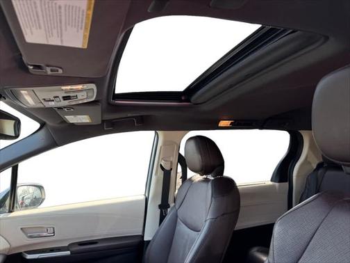2023 Toyota Sienna Platinum 7 Passenger