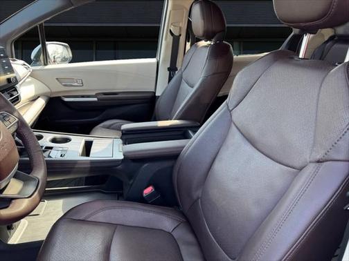 2023 Toyota Sienna Platinum 7 Passenger
