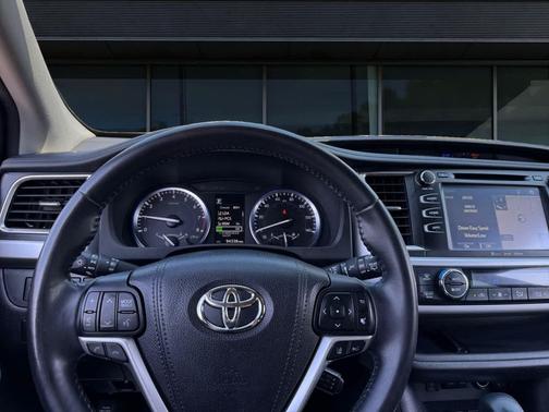 2017 Toyota Highlander SE