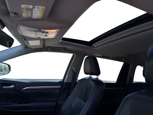 2017 Toyota Highlander SE