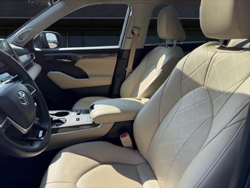 2024 Toyota Highlander Hybrid Platinum