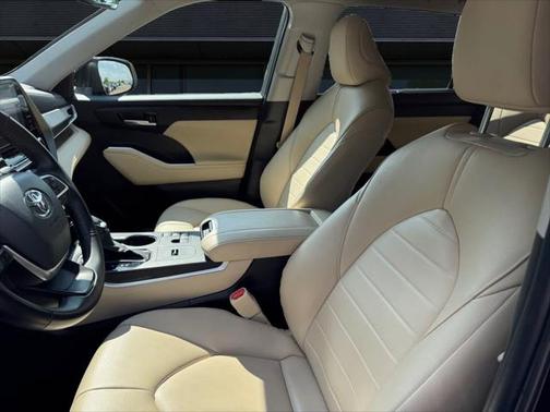 2024 Toyota Highlander Hybrid XLE