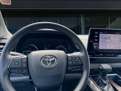 2022 Toyota Sienna LE