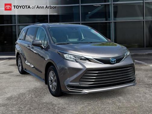 2022 Toyota Sienna LE