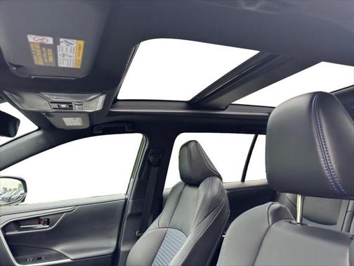 2021 Toyota RAV4 Hybrid SE