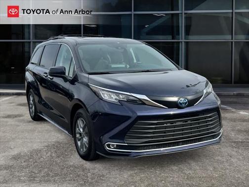 2022 Toyota Sienna XLE 8 Passenger