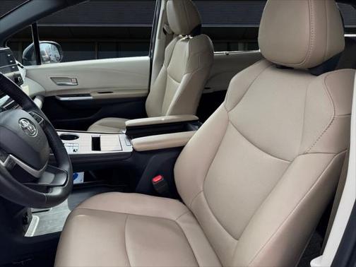 2022 Toyota Sienna XLE 8 Passenger