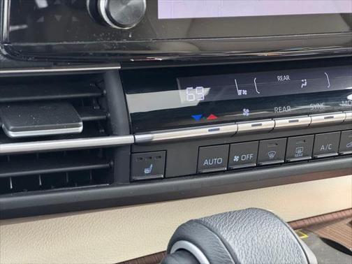 2022 Toyota Sienna XLE 8 Passenger