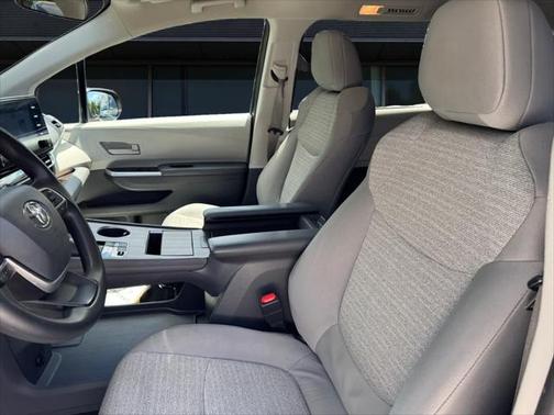 2021 Toyota Sienna LE