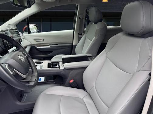 2022 Toyota Sienna XLE 7 Passenger