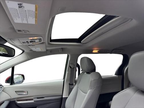 2022 Toyota Sienna XLE 7 Passenger