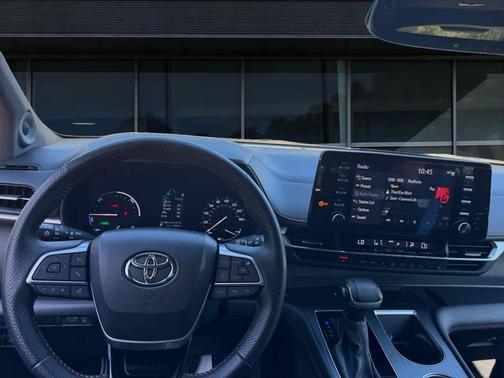2023 Toyota Sienna XSE 7 Passenger