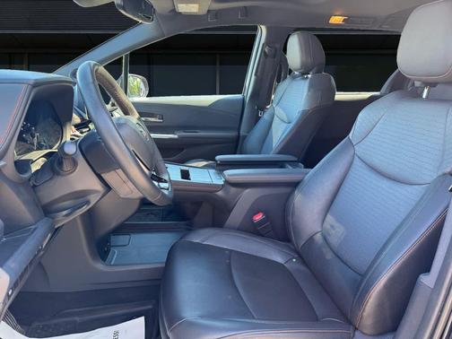 2023 Toyota Sienna XSE 7 Passenger
