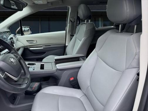 2023 Toyota Sienna XLE 8 Passenger