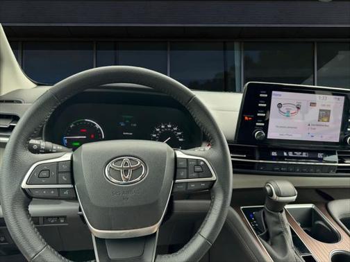 2023 Toyota Sienna XLE 8 Passenger