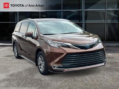 2023 Toyota Sienna XLE 8 Passenger