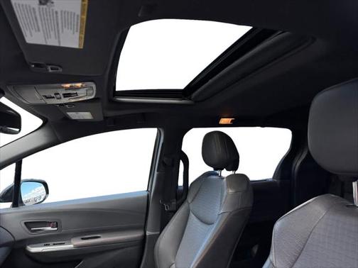 2022 Toyota Sienna XSE 7 Passenger